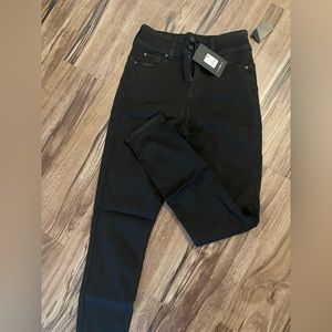 Butt lifting black skinny jeans